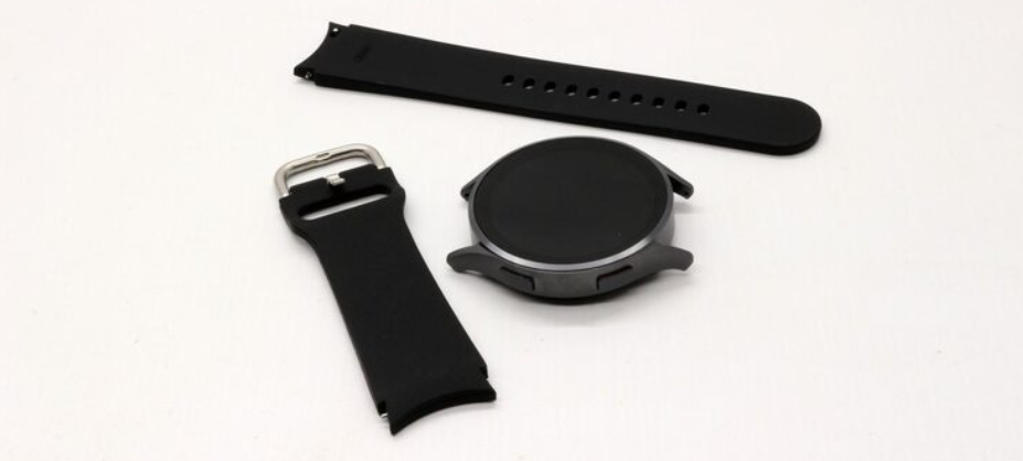 Why the Garmin QuickFit 22 mm Black Silicone Band Is a Must-Have Upgrade for Your Watch